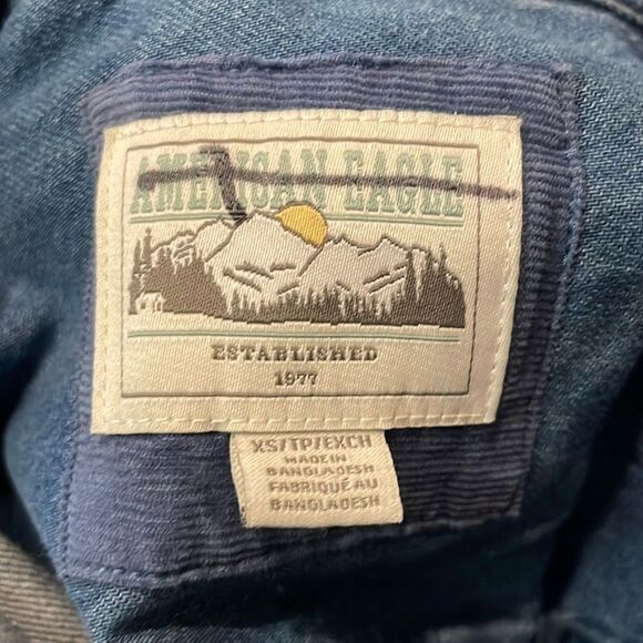 American Eagle Outfitters- Chambray Denim Full Button Down Shirt- Size XS - Picture 3 of 8